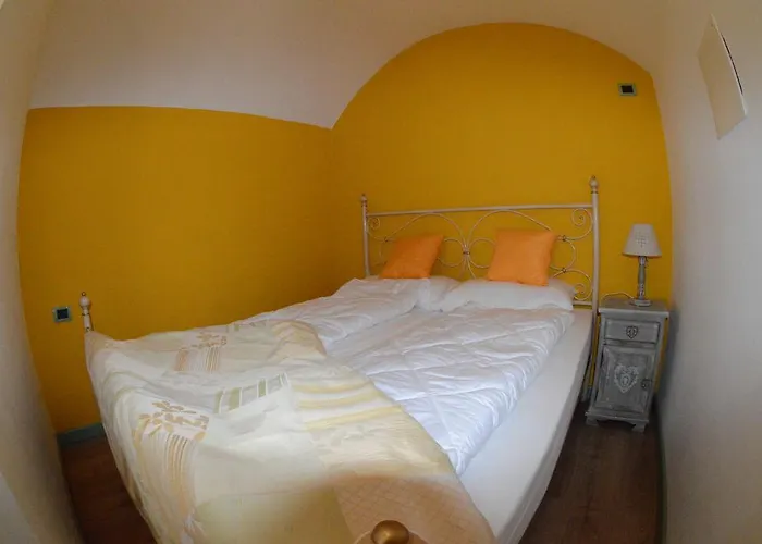 Tuschaus Домазо